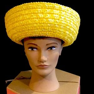 Vintage EUC Young Girls Yellow Straw Hat With Satin Bow.